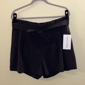 Athleta Skyline Short II Black
